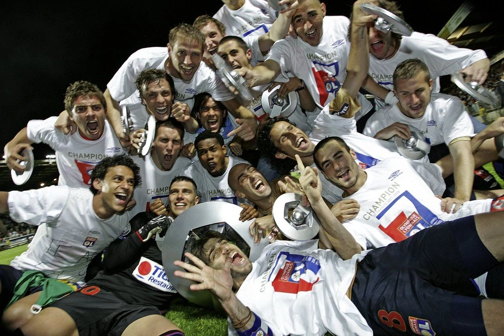 Joueurs de Lyon célébrant un but au Groupama Stadium - Victoire à domicile
